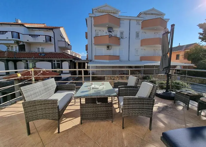 Apartment Aqua Near The City Beach