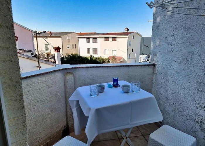Apartment Aqua Near The City Beach