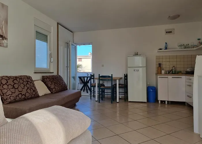 Apartment Aqua Near The City Beach
