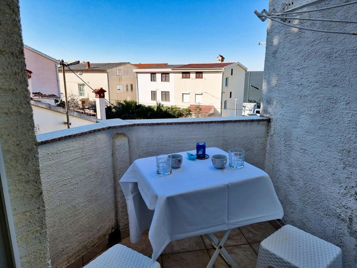 Apartment Aqua Near The Novalja